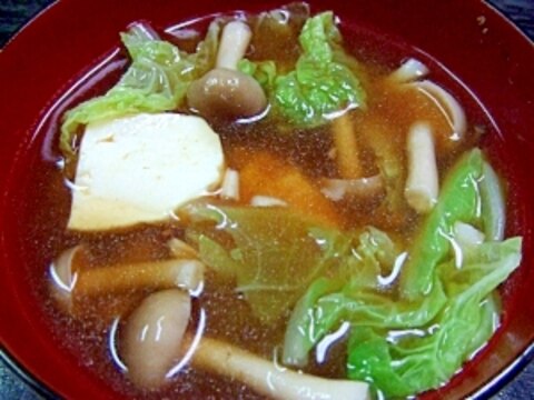 白菜とシメジと豆腐の味噌汁